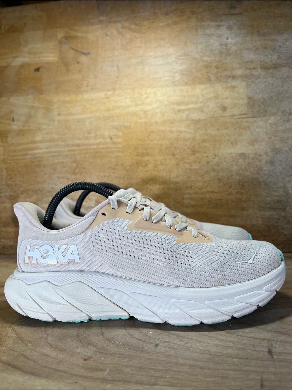 Hoka One One Arahi 7 Womens Size 9 (B) Running Shoes Sneakers Vanilla Cream